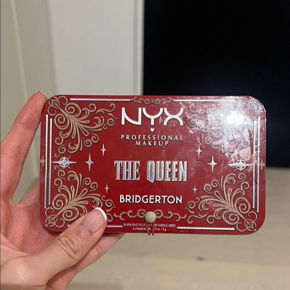 NYX Other - NYX The Queen Bridgerton Blush Palette - Red